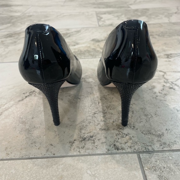 White House Black Market Black Patent Leather open toe cross front style heel - Picture 3 of 9